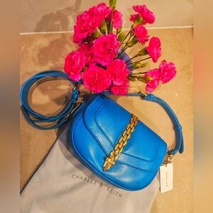 🧿🩷 CHARLES & KEITH 🩷🧿